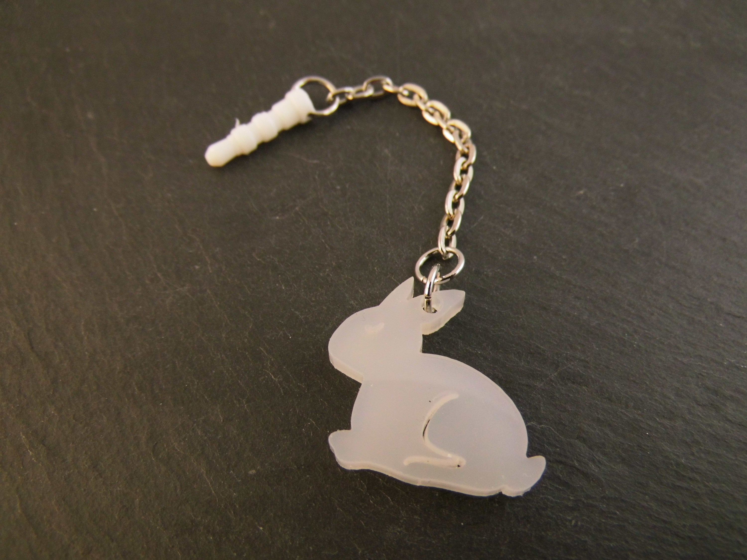 Handyanhänger Hase weiß Acryl Handyschmuck Staubschutz